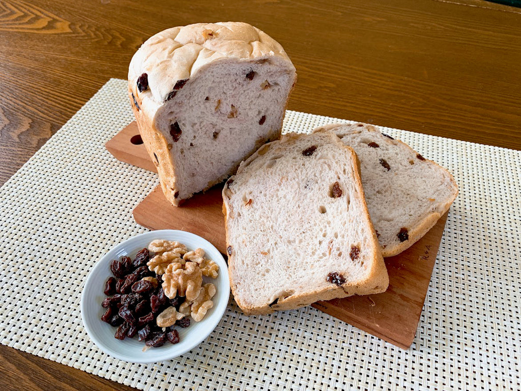 レーズンとくるみのふわふわはだか麦パン